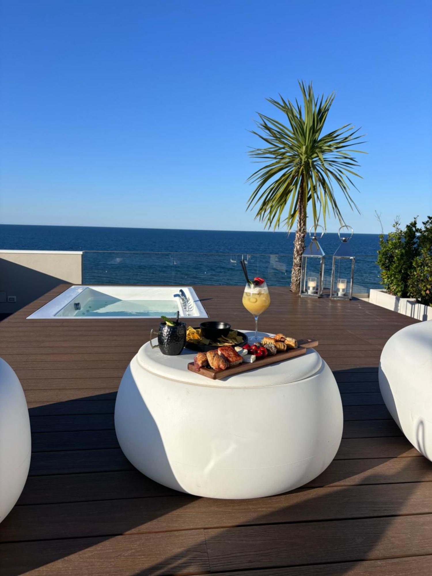 Hotel Sporting Ричоне Екстериор снимка